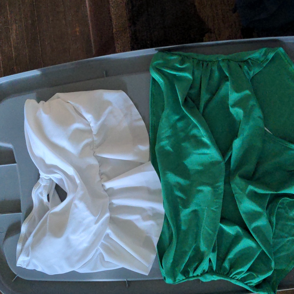 Women's high-waisted two-piece bathing suit never worn XL Too small for me. Read